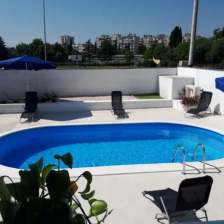 Franov With Pool, 10 Min From The Old Town Of Casa de Férias